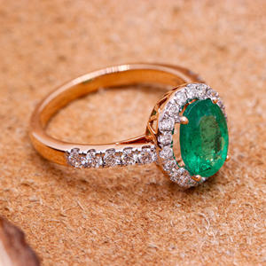 Piedra preciosa de corte ovalado Esmeralda natural con anillo hecho a mano de diamante 18K oro rosa joyería preciosa para venta al por mayor - Product Image 2