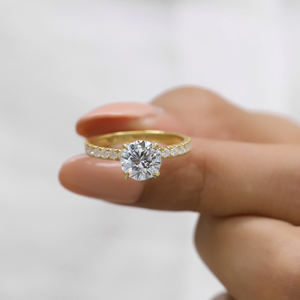 Anillo de compromiso solitario de diamante de moissanita de corte brillante redondo de 1 quilate, regalo de Navidad para mujer en oro rosa sólido de 18 quilates - Product Image 1