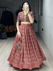 ผ้าเครปผ้าไหมที่ดูงดงามพิมพ์ลาย ajrakh lehenga choli แฟชั่นสำหรับผู้หญิงจาก Surat - Product Image 2