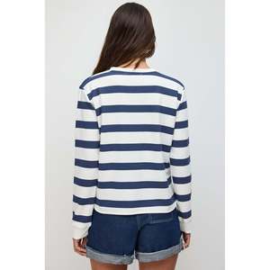 Sudadera de Cuello Redondo - Product Image 4