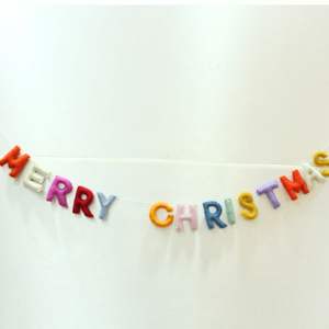 Guirlande de Noël en feutre - Lettres multicolores - Guirlande artisanale pour décorations de Noël - 100% feutre de laine - Product Image 3