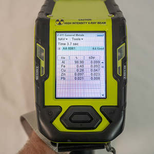 เครื่องวิเคราะห์ XRF แบบพกพา Niton XL2 980 Plus มือสอง สำหรับการคัดแยกโลหะผสม พร้อมเซ็นเซอร์โมดูลและชุดอุปกรณ์ - Product Image 4