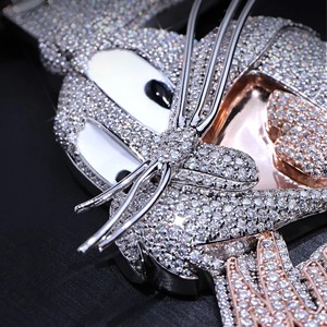 Colgante de Oro Blanco de 14 Quilates con Diseño Extravagante y Estilo Hip Hop, con Diamante Moissanita de Claridad VVS Mejorada y Baño de Rodio para Fiestas - Product Image 4