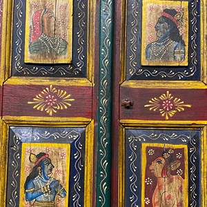 Fenêtre en bois peinte à la main avec des caractéristiques de design traditionnel, motif portrait - Product Image 6