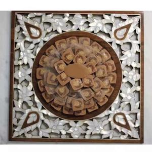 Muestra de chocolate de Ramadán Bandeja de madera sofisticada con Incrustaciones de nácar para regalos de Eid Madera natural y concha con incrustaciones - Product Image 4