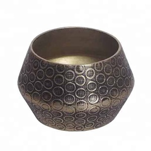 Servilletero de metal de diseño moderno, vajilla de artículos de fiesta con un diseño elegante, artículo almacenado - Product Image 1