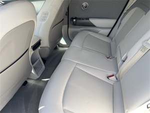 Genesis GV60 2024 Estándar, Auto Eléctrico con Tracción Delantera, Autonomía NEDC de 501-600 km, Motor de 300 kW, Batería de 90-110 kWh, Origen EE. UU. - Product Image 5