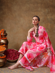 MERAKI MAYA FLORAL ROSA MUSELINA KURTA SET CON ORGANZA DUPATTA Mujer Kurta Set | Conjunto Étnico - Product Image 3
