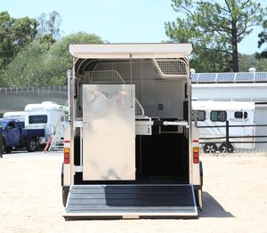 Remorque de transport robuste pour 2 chevaux, chargement en angle, en aluminium, avec rampe de sécurité et ventilation, idéale pour le transport en ferme ou ranch - Product Image 4
