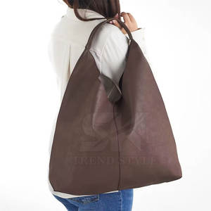 Bolso de Hombro de Cuero de un Solo Color para Mujer, Bolso de Mano Casual de Cuero Suave, Hecho en Pakistán - Product Image 3