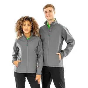 Veste softshell recyclée pour homme, équipement de randonnée durable et sac étanche, vêtements d'aventure en plein air écologiques - Product Image 3