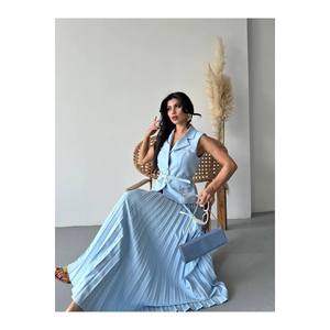 Completo gonna a pieghe da donna con gilet abbottonato con cintura elegante - Product Image 1