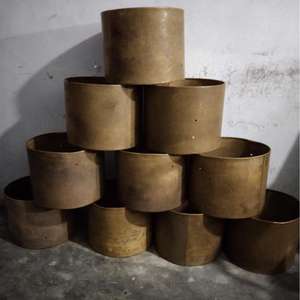 L'objet ressemble à un raccord ou un coupleur de tuyauterie en métal, peut-être en laiton ou en bronze, coque de tambour. - Product Image 6