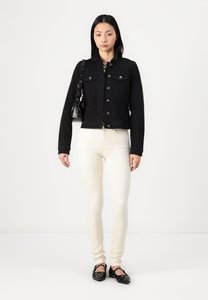 Haute qualité nouvelle veste en jean pour femmes noires lavées poches poitrine et fermeture à boutons conçus pour les femmes pour toutes les saisons confort - Product Image 5