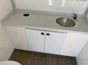 Remolque de Baño Público Automático Portátil 2026 con Tanque de Agua Limpia y Salida de Aguas Residuales para la Venta en Europa - Product Image 5