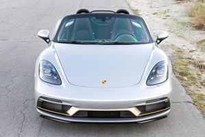 2022 718 Boxster Edición 25 Años ~5,000 Millas, Transmisión Manual de 6 Velocidades, 1 de 1,250 Modelos Edición 25 Años, Motor 4.0 Litros Flat-6 - Product Image 2