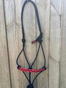 Cabestro de Cuero Resistente para Caballo con Acolchado Floral Hecho a Mano, Brida Ajustable con Acolchado en la Nariz y las Mejillas - Product Image 3