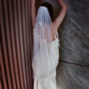 Peigne à cheveux Bridella M33-W en dentelle et tulle ivoire, confortable et sécurisé, décoration de cheveux élégante pour mariages, bals et événements formels - Product Image 5