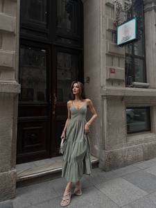 Vestido Midi de verano floral elegante con correas de lazo en los hombros Tela suave y ligera para uso diario o en la playa - Product Image 3