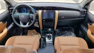 Nuevo/Usado TOYO-TA FORTUNER 2025 2.7L 3.0L Diésel Euro IV Blanco Automático 4x4 SUV Techo Solar Asientos de Cuero Oscuro 6 Plazas 24000km - Product Image 6