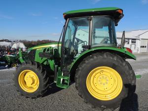 Tracteur à roues agricole John Deere 5075E 2024 d'occasion et propre, 75 CV avec pompe à engrenages moteur - Product Image 2