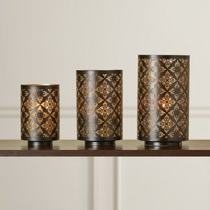 Bougeoir Hurricane en métal doré au design moderne, parfait pour un appartement minimaliste et une décoration intérieure contemporaine - Product Image 6