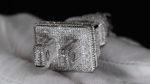 จี้เงินแท้ 925 รูปกางเขน สไตล์ฮิปฮอป ประดับเพชรโมอิสซาไนต์ ดีไซน์แฟชั่นสตรีทสุดเท่  จี้ห้อยคอแบบสั่งทำพิเศษ - Product Image 3