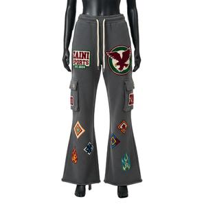 กางเกงขาบานผ้าฟลีซพรีเมียม ผ้าคอตตอนผสมโพลีเอสเตอร์เนื้อหนา สีเทา ปักโลโก้แบบกำหนดเอง - Product Image 1