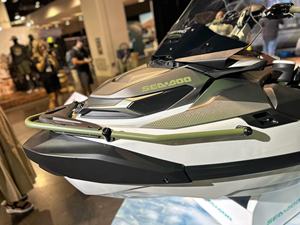 Moto Acuática Sea-Doo FishPro Apex 300 2025 Más Vendida, Motor de 2 Tiempos, 3 Asientos, 226-300HP, 4 Cilindros, Aluminio, 1800cc - Product Image 3