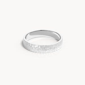 Bague de mariage martelée 4,5 mm - Product Image 1