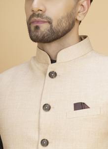 Chaleco Beige para Hombre, Diseño Elegante para Uso Profesional, Banquetes, Ceremonias y Eventos Nocturnos, Disponible para Exportación - Product Image 2