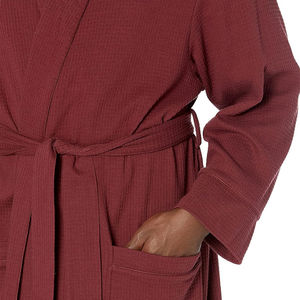 Peignoir à col en V personnalisable pour homme Robes légères et respirantes Vêtements de nuit de couleur unie Vêtements de nuit chauds et épais à revers en polaire Service OEM - Product Image 3