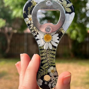 Abrebotellas de resina rústica con diseño fuerte, perfecto para eventos al aire libre, viajes de campamento y reuniones familiares con amigos - Product Image 1