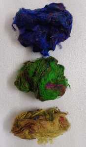 Nube de seda Sari multicolor hecha a medida de fibra de seda Sari reciclada ideal para hilanderos y tejedores textiles - Product Image 5