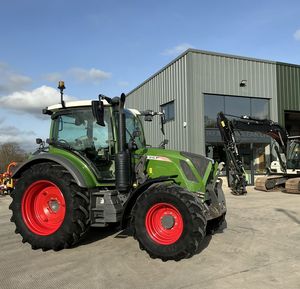 รถแทรกเตอร์คุณภาพสูง Fendt 828 Vario 120 แรงม้า เครื่องยนต์ Deutz ระบบเกียร์ขับเคลื่อนอเนกประสงค์ รถแทรกเตอร์สำหรับงานเกษตร 4x4 พร้อมปั๊มและชิ้นส่วนเกียร์ - Product Image 1