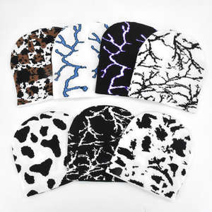 Gorro de Punto Elástico Jacquard con Diseño de Personajes de Moda OEM, Gorro de Invierno Y2K Personalizado, 100% Acrílico, con Botón, de Fábrica a Bajo Precio - Product Image 4