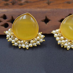 Pendientes de Moda de Latón con Piedras Colgantes, Chapados en Oro, Venta al por Mayor para Mujer - Product Image 1