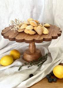 Soporte para Pastel de Madera Rústica con Base Resistente, Perfecto para Eventos y Fiestas al Aire Libre - Product Image 6