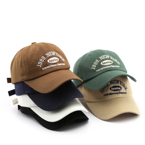 Vente en gros Casquette de baseball Gorro en coton de première qualité à 6 panneaux avec logo personnalisé non structuré avec boucle réglable brodée à la main pour hommes - Product Image 1