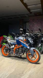 มอเตอร์ไซค์สตรีทสมรรถนะสูง น้ำหนักเบา คล่องตัว รุ่นปี 2022 390 Duke Premium 390 ซีซี สูบเดียว ระบายความร้อนด้วยน้ำ ระบบหัวฉีด EFI พร้อมระบบเบรก ABS - Product Image 2