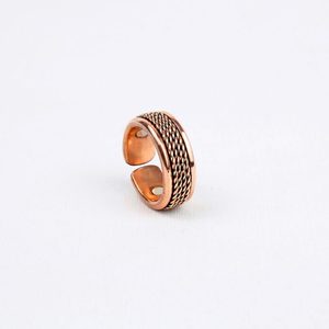 Anillo de banda trenzada de cobre minimalista de moda, puño abierto Ajustable, diseño de dos tonos para una comodidad elegante todos los días - Product Image 3