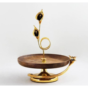 Soporte de pastel de madera de alta calidad con diseño de hoja de metal dorado Soporte de mesa de diseño admirable Soporte para servir magdalenas Precio más bajo - Product Image 2