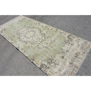 Alfombra turca vintage de 4,1x9,8 pies, diseño de retazos de tejido plano de lana verde y beige para decoración para sala de estar, pasillo con respaldo de látex - Product Image 4