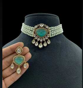 Elegante mate chapado en oro Polki Kundan gargantilla pendientes conjunto de joyería de latón de moda para fiestas bodas y celebraciones de aniversario - Product Image 1