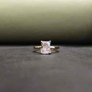 แหวนแฟชั่นสแตนเลสประดับพลอยธรรมชาติทรงเรเดียนท์คัท รับรองโดย IGI สำหรับทุกเพศ แบรนด์ Trendy DOPE JEWELLS เหมาะเป็นของขวัญวันวาเลนไทน์ - Product Image 2