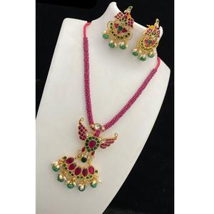 Jadau ที่สวยงามกับ Kundan หินสีทองชุดจี้ที่มีมุกดูสร้อยคอและต่างหูสำหรับงานแต่งงาน - Product Image 1