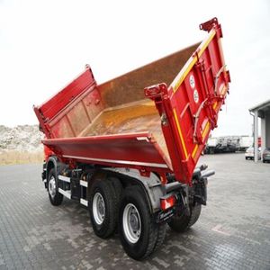 Camions à benne basculante latérale d'occasion à vendre, configurations de châssis tandem, tri-essieux, ou super-tri (essieux relevables/à remorquage) - Product Image 6
