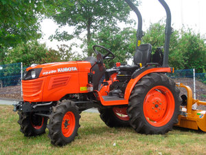 รถแทรกเตอร์คูโบต้า L1501 2WD 4WD ใหม่และมือสอง สำหรับเตรียมพื้นที่เพาะปลูก ไถพรวน และงานเกษตร - Product Image 4
