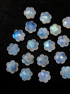 Briolette en forme de fleur de pierre de lune arc-en-ciel Flashy, pierre précieuse en forme de fleur à facettes en pierre de lune naturelle, perles sculptées à la main 10MM - Product Image 5