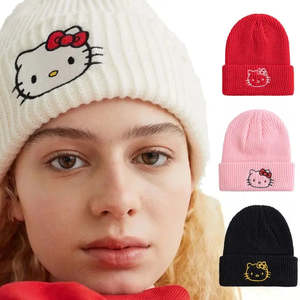 Chapeau d'hiver Hello Kitty personnalisable avec pompon en fausse fourrure, respirant, en mohair, taille unique - Avec image de dessin animé et logo personnalisé - Product Image 1